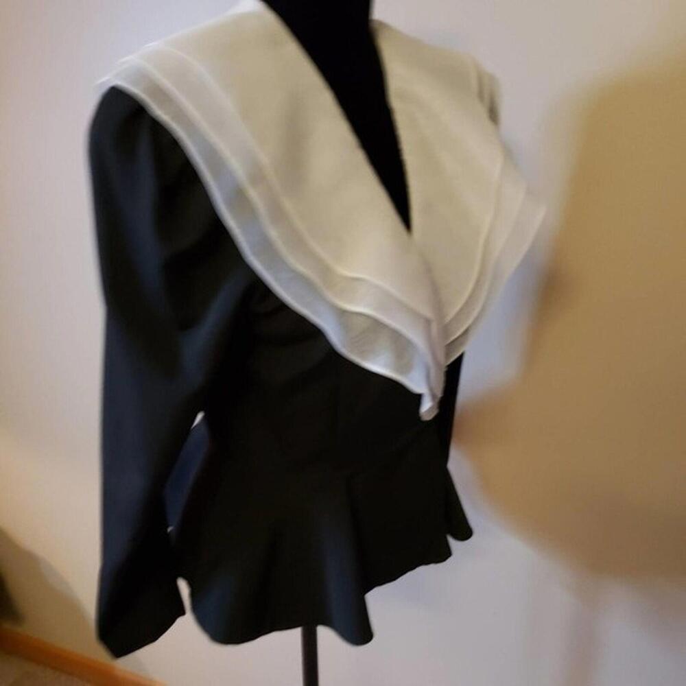 EUC Vintage in the mood unique ruffle blouse 8 unique - Picture 2 of 8